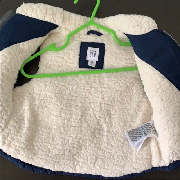 Gap puffy vest - Picture 2 of 2